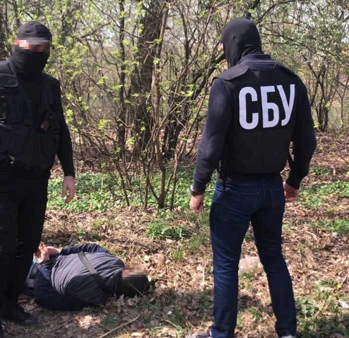 В Ужгороді чоловік намагався продати протитанкову гранату В Ужгороді чоловік намагався продати протитанкову гранату