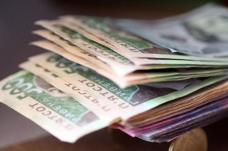 Народні депутати отримали першу зарплату: названо суми Народні депутати отримали першу зарплату: названо суми