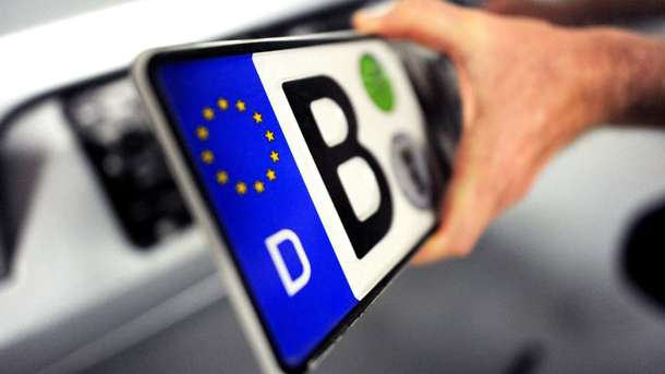 Кабмін відклав штрафи для власників "євроблях" до 2020 року Кабмін відклав штрафи для власників "євроблях" до 2020 року