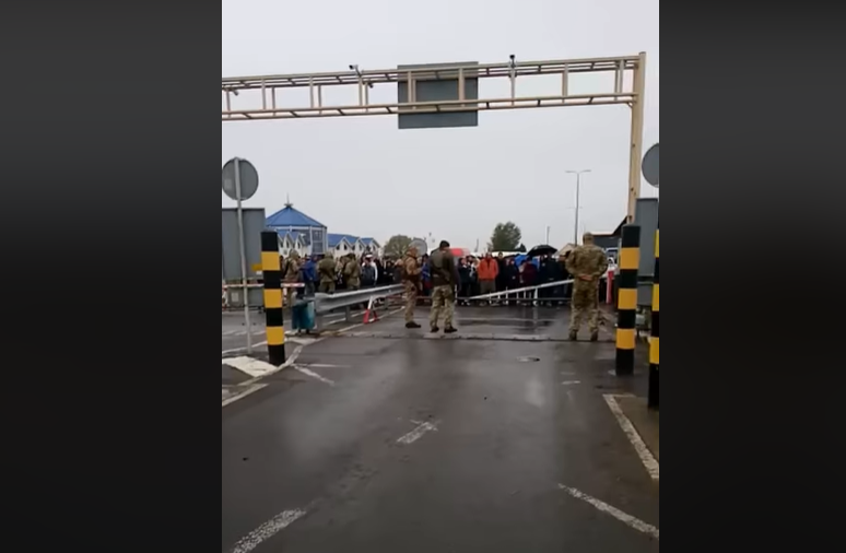 Що зараз відбувається на КПП "Тиса": оприлюднено відео Що зараз відбувається на КПП "Тиса" на українсько-угорському кордоні: оприлюднено відео