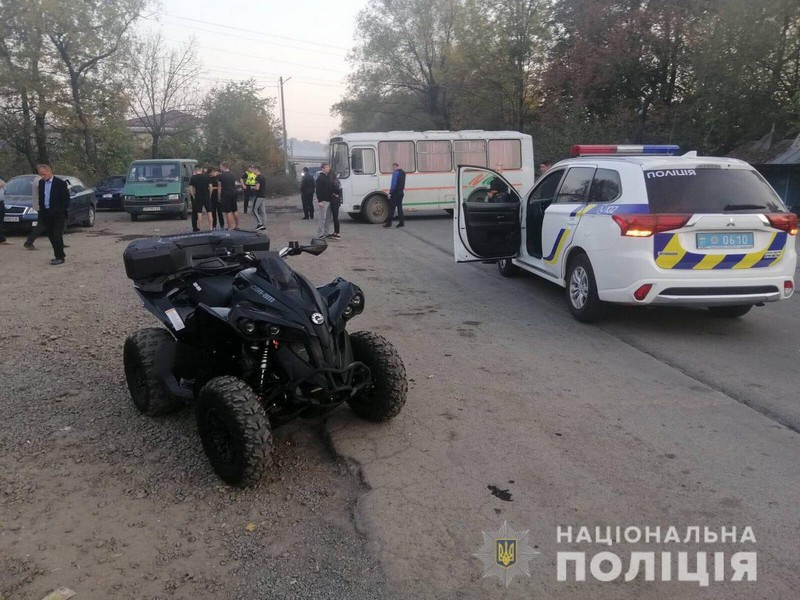 Жінка відлетіла на кілька метрів: очевидці розповіли про аварію в Кольчині Жінка відлетіла на кілька метрів: очевидці розповіли про аварію в Кольчині