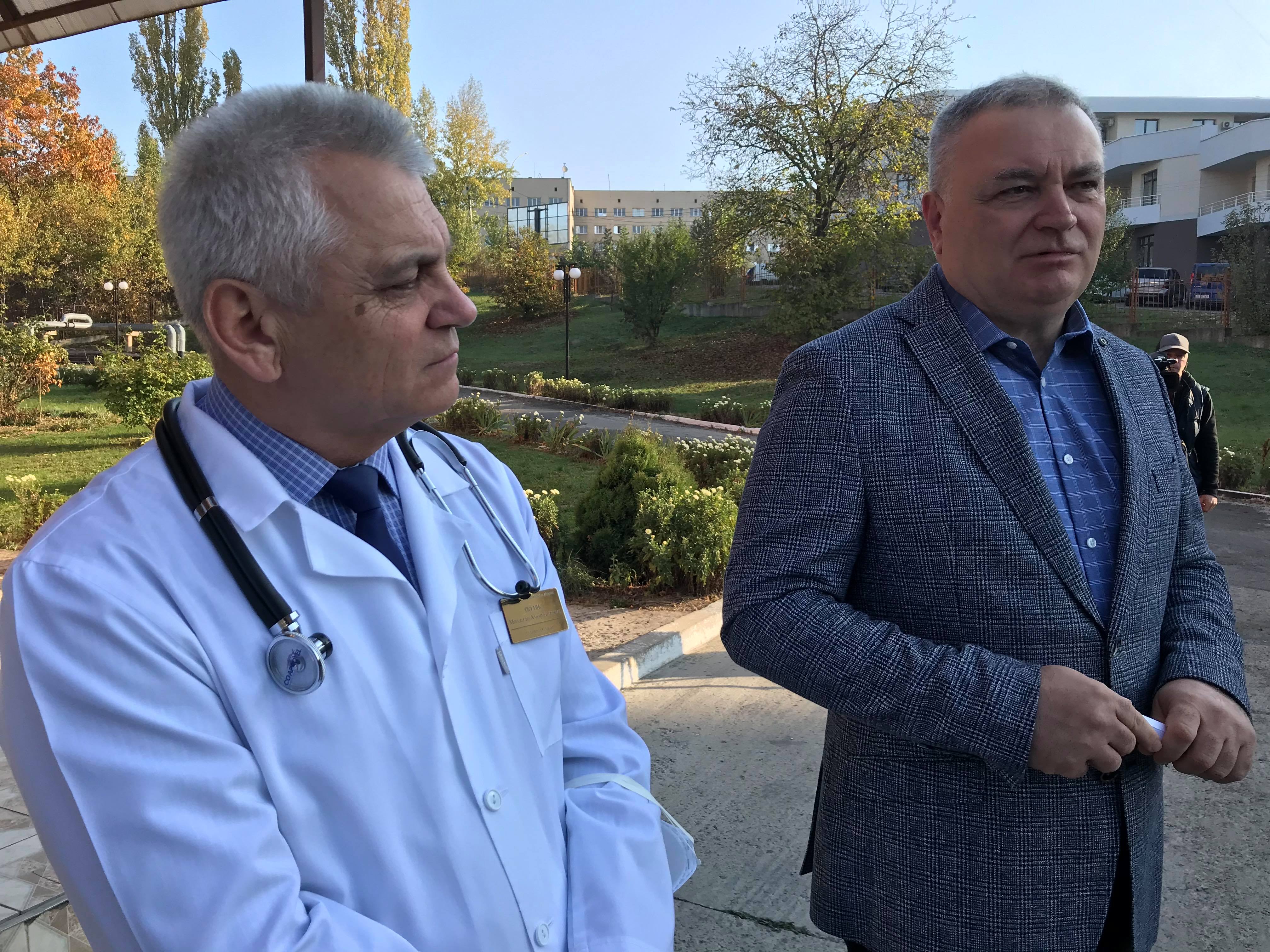 Ректор УжНУ відвідав студентів, у яких виявили дифтерію Ректор УжНУ відвідав студентів, у яких виявили дифтерію