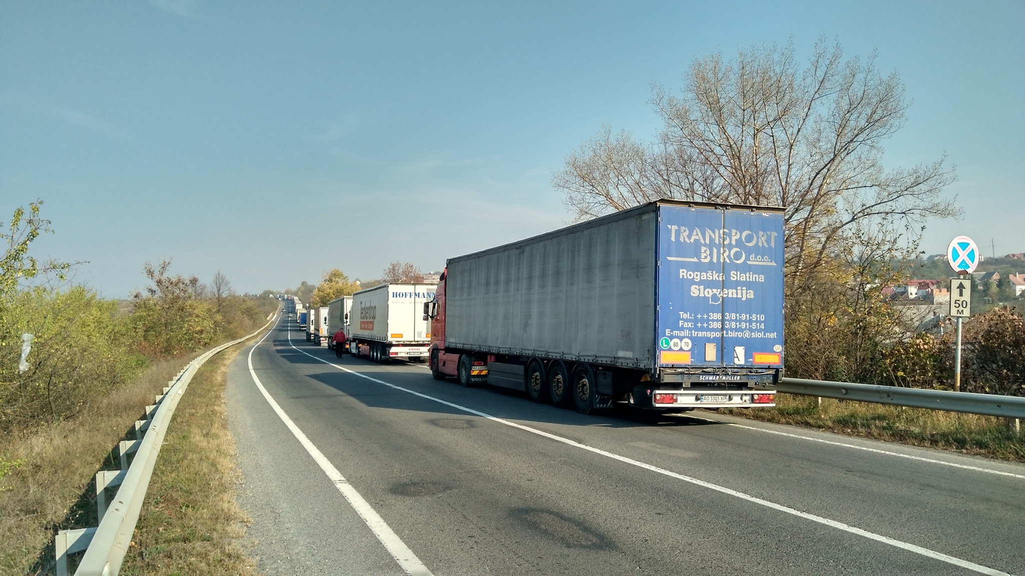 На КПП "Ужгород-Вишнє Нємецке" величезні черги з вантажівок На КПП "Ужгород-Вишнє Нємецке" величезні черги з вантажівок
