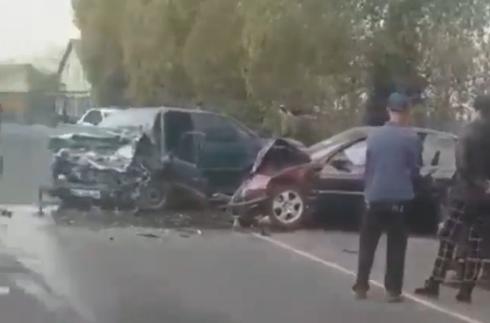 Від машин залишились купи металобрухту: трапилась моторошна аварія Від машин залишились купи металобрухту: трапилась моторошна аварія