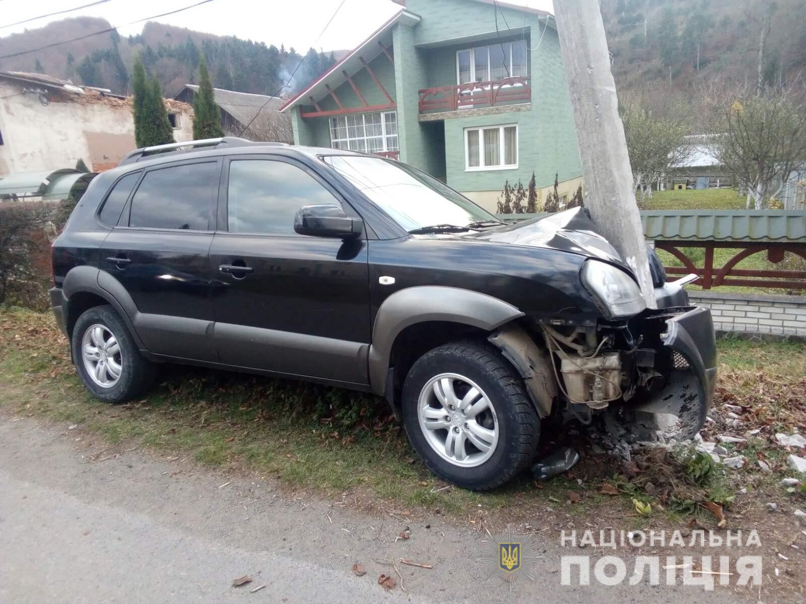 Водій не впорався з керуванням та виїхав на зустрічну смугу Водій не впорався з керуванням та виїхав на зустрічну смугу