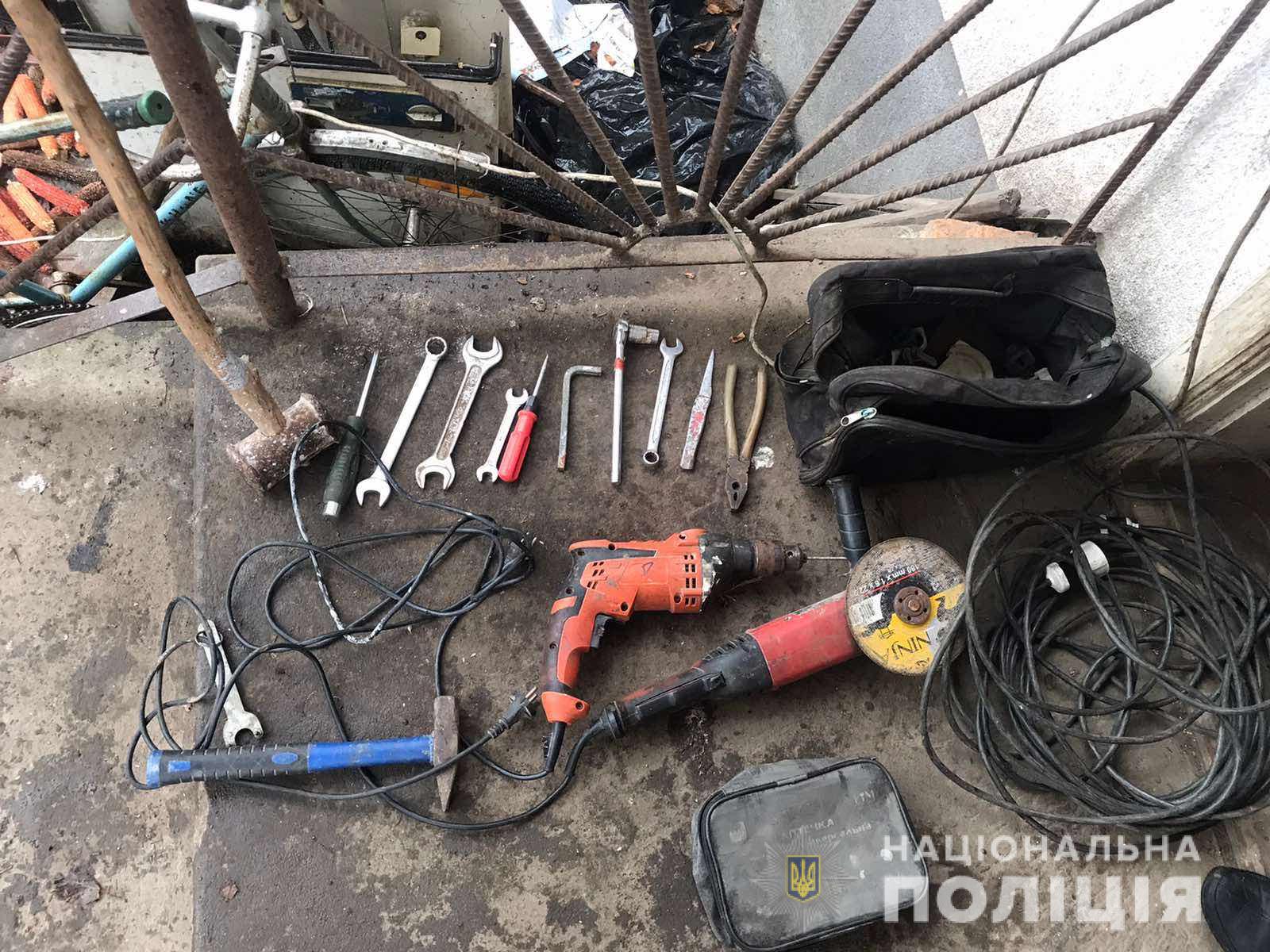Вночі грабіжник проник до будинку літнього чоловіка Вночі грабіжник проник до будинку літнього чоловіка