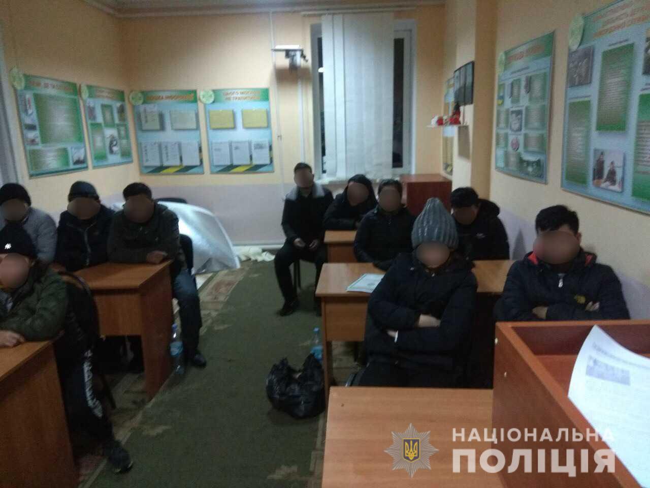 Закарпатець намагався непомітно провести через держкордон групу іноземців Закарпатець намагався непомітно провести через держкордон групу іноземців
