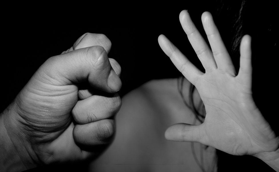 Прокуратура погодила підозру хлопцю, який на вулиці побив та зґвалтував дівчину Прокуратура погодила підозру хлопцю, який на вулиці побив та зґвалтував дівчину