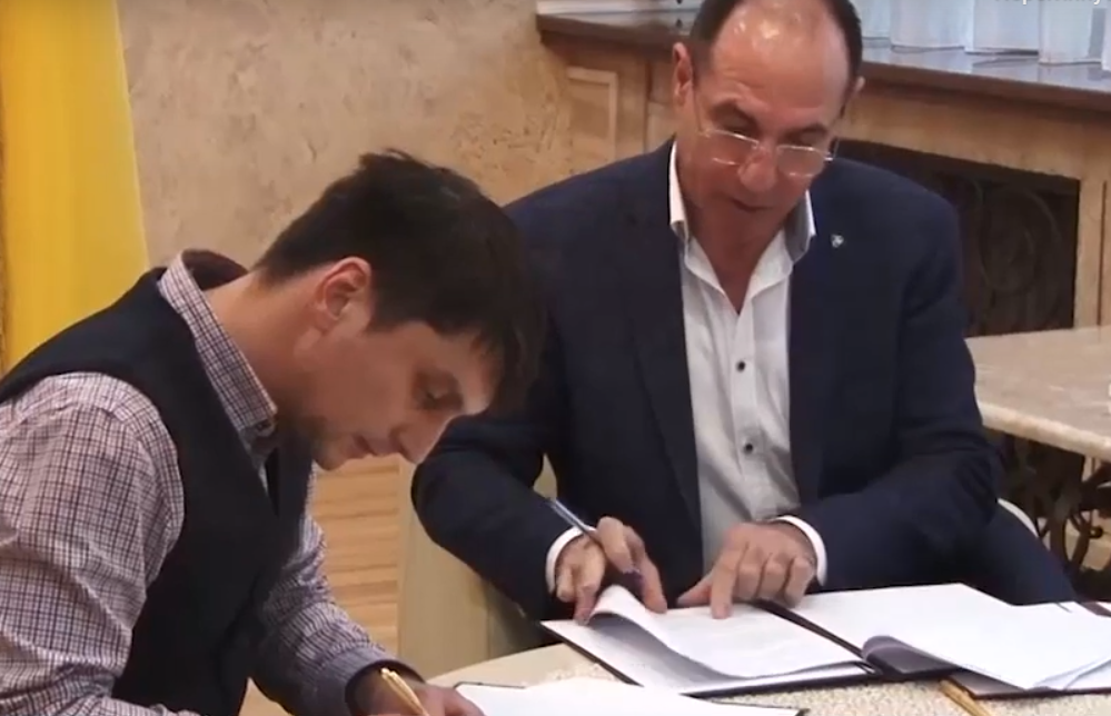 Якість ремонту доріг на Закарпатті контролюватимуть громадські активісти Якість ремонту доріг на Закарпатті контролюватимуть громадські активісти