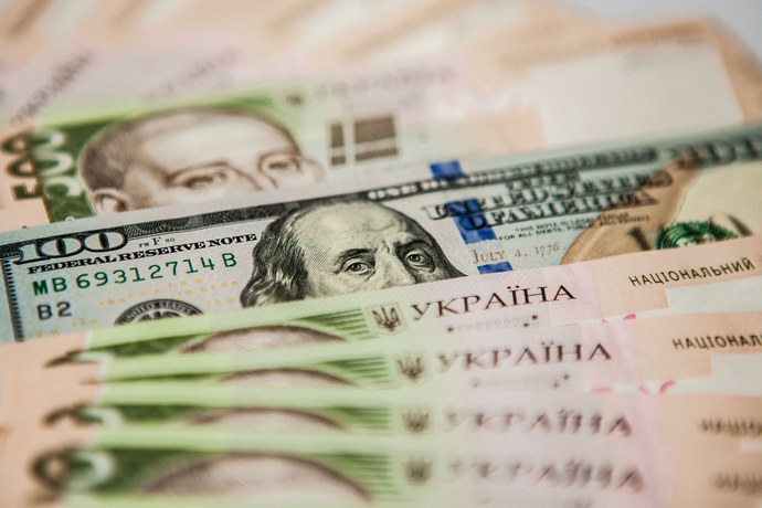 Долар здешевшав, а євро пішло вгору: курс валют на 18 листопада Курс валют на 18 листопада 2019 року