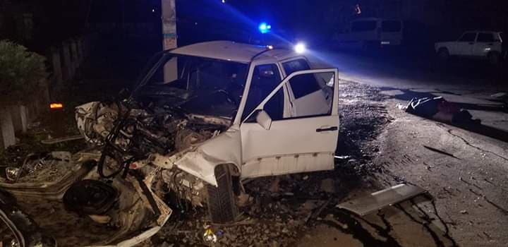 Молоді хлопці вночі потрапили в страшну аварію. Один із них загинув Молоді хлопці вночі потрапили в страшну аварію. Один із них загинув
