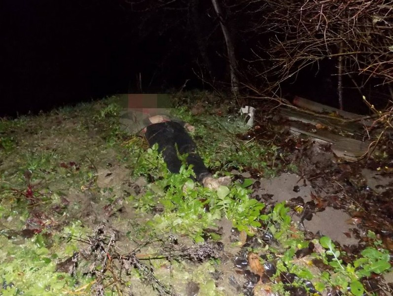 Вночі жінка сокирою вбила свого чоловіка Вночі жінка сокирою вбила свого чоловіка