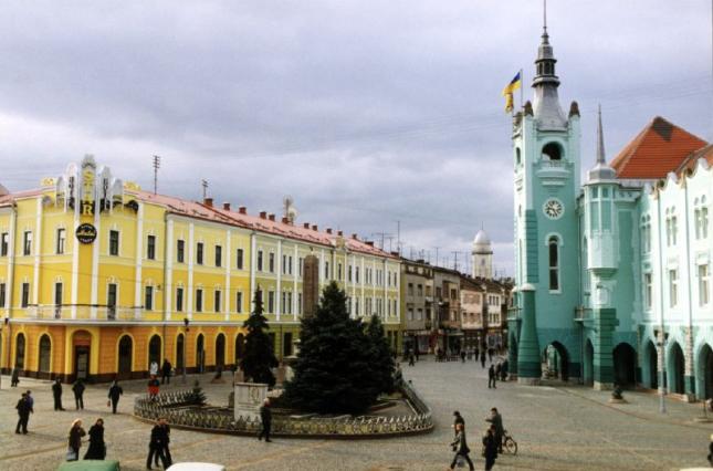 У Мукачеві зникли дві юні дівчини. Одну з них знайшли У Мукачеві зникли дві юні дівчини. Одну з них знайшли