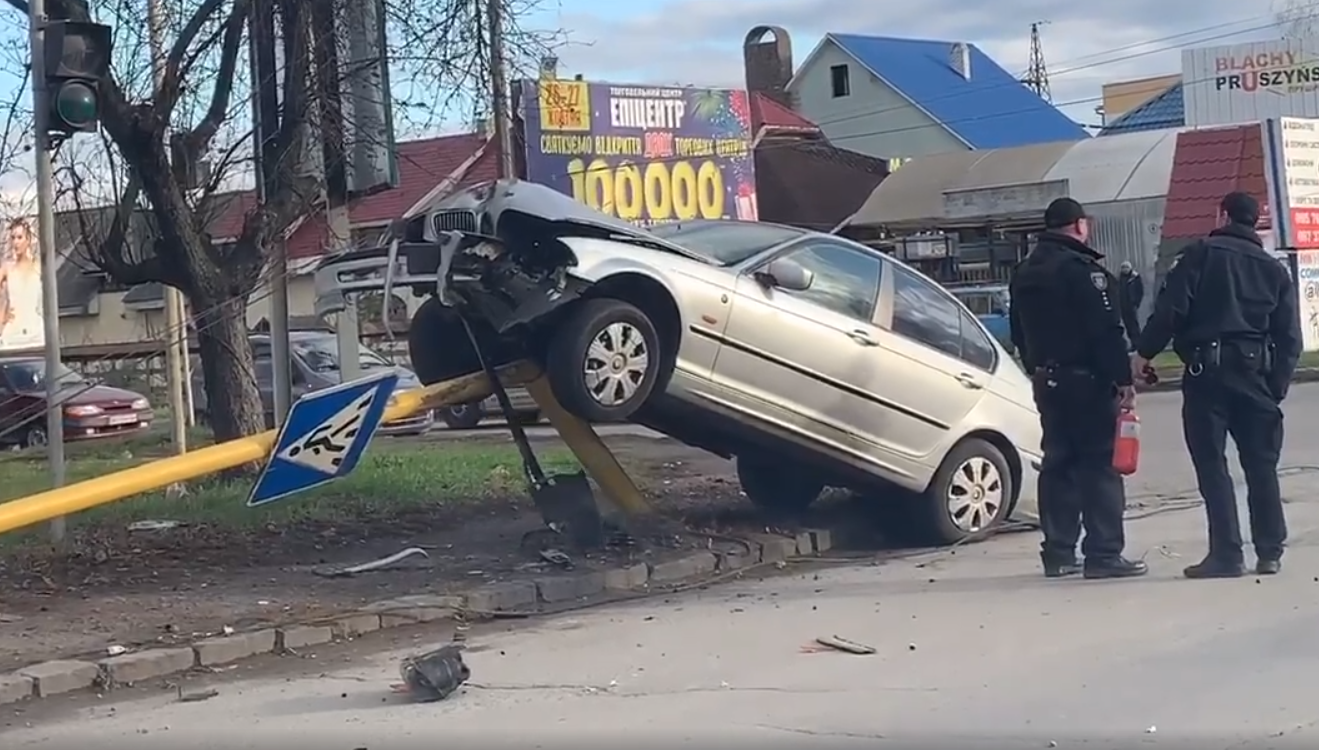 В Ужгороді трапилась аварія В Ужгороді трапилась аварія