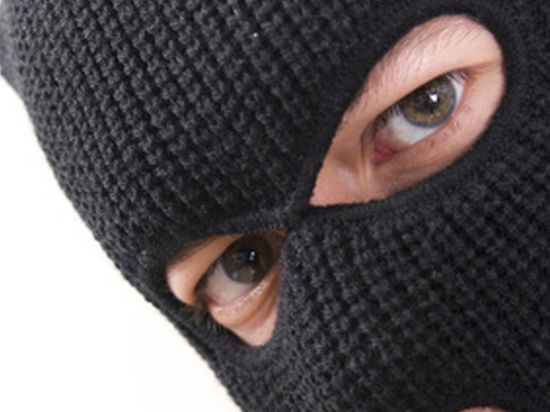 У Мукачеві двоє чоловіків напали на жінку-підприємця У Мукачеві двоє чоловіків напали на жінку-підприємця