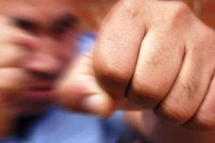 В Угорщині заробітчани побили роботодавців В Угорщині заробітчани із України побили роботодавців