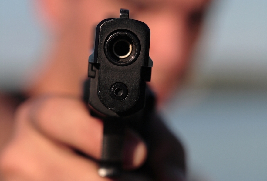 У селі на Мукачівщині невідомі в камуфляжах та балаклавах увірвались у будинок У селі на Мукачівщині невідомі в камуфляжах та балаклавах увірвались у будинок