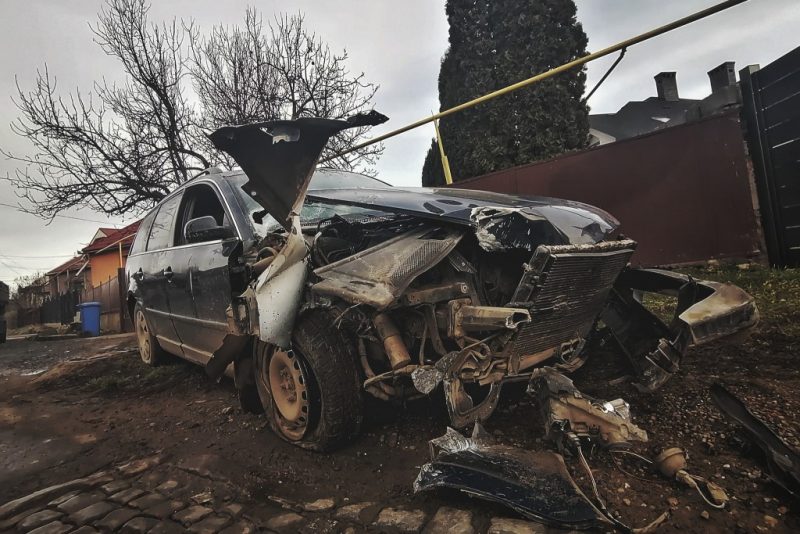 Машина перетворилась на металобрухт: у Мукачеві сталась ДТП Машина перетворилась на металобрухт: у Мукачеві сталась ДТП