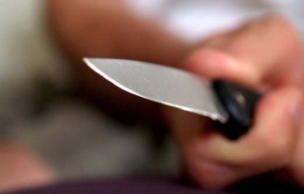 Шокуючий інцидент в Мукачеві: чоловіка поранили ножем у груди Шокуючий інцидент в Мукачеві: чоловіка поранили ножем у груди