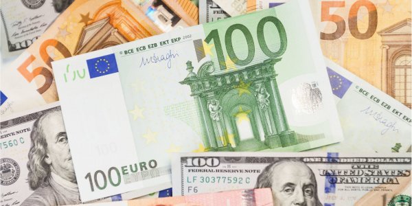 В обмінниках Закарпаття долар впав до нового мінімуму В обмінниках Закарпаття долар впав до нового мінімуму