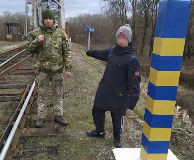Хлопець втік до України із закритої школи в Італії Хлопець втік до України із закритої школи в Італії