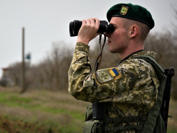 Прикордонники затримали 18-річного водолаза-контрабандиста Прикордонники затримали 18-річного водолаза-контрабандиста