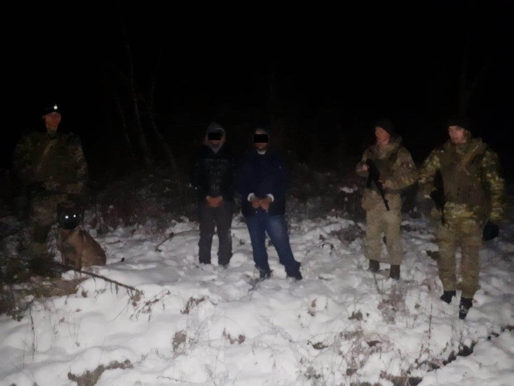 У пошуках кращих умов життя: прикордонники затримали двійку нелегалів У пошуках кращих умов життя: прикордонники затримали двійку нелегалів