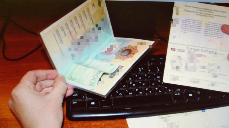 Прикордонник відмовився від хабара у розмірі 100 євро Прикордонник відмовився від хабара у розмірі 100 євро