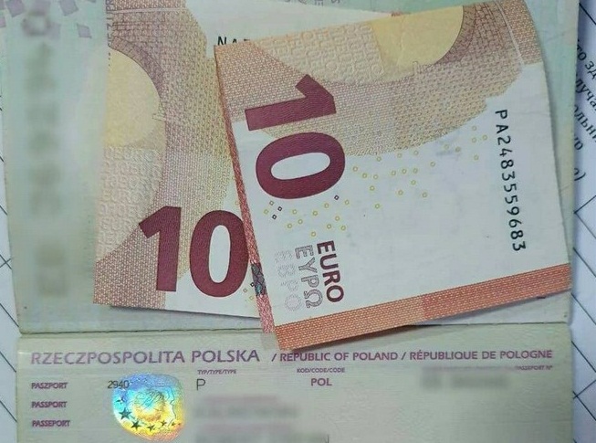 За пропуск без "Зеленої карти" прикордонникам пропонували хабар За пропуск без "Зеленої карти" прикордонникам пропонували хабар