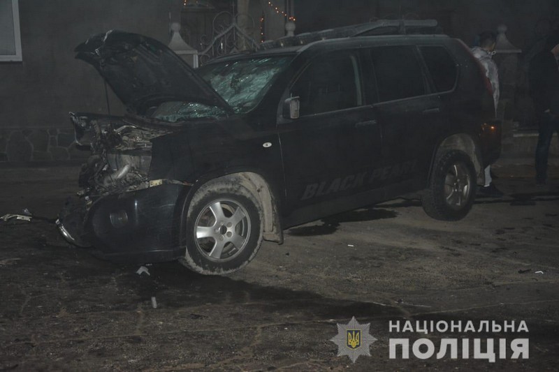 Вночі зіткнулися «Nissan X-Trail» та «Cadillac». Постраждали молоді люди Вночі зіткнулися «Nissan X-Trail» та «Cadillac». Постраждали молоді люди