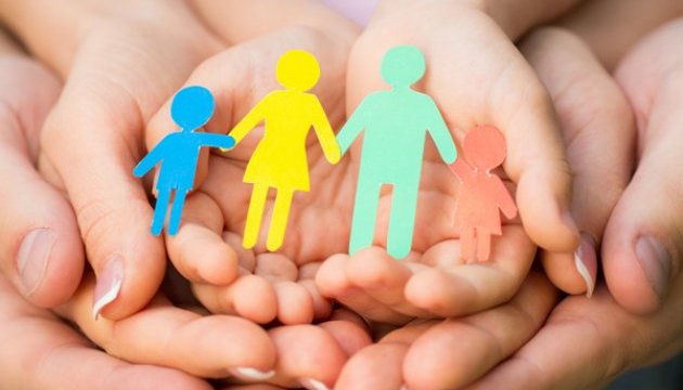 У Мукачеві вдочерили дівчинку, яку покинули батьки У Мукачеві вдочерили дівчинку, яку покинули батьки