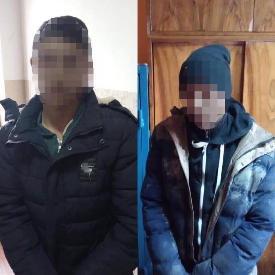 На Берегівщині двоє неповнолітніх нападали на перехожих з ножем та відбирали цінні речі На Берегівщині двоє неповнолітніх нападали на перехожих з ножем та відбирали цінні речі