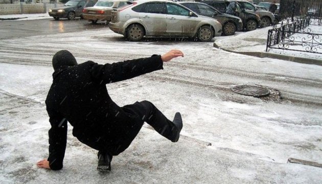 Потрійний перелом: через ожеледицю ужгородці опинились у лікарнях Потрійний перелом: через ожеледицю ужгородці опинились у лікарнях