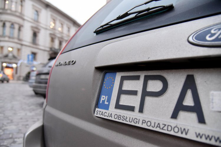 Пільговий період закінчився: водіїв "євроблях" починають штрафувати Пільговий період закінчився: водіїв "євроблях" починають штрафувати
