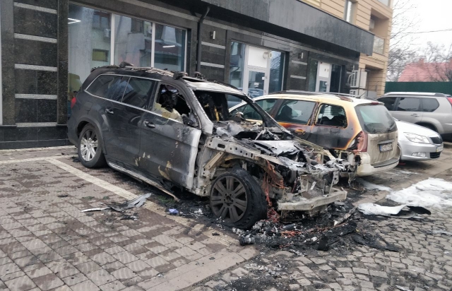 В Ужгороді вщент згорів автомобіль В Ужгороді вщент згорів автомобіль