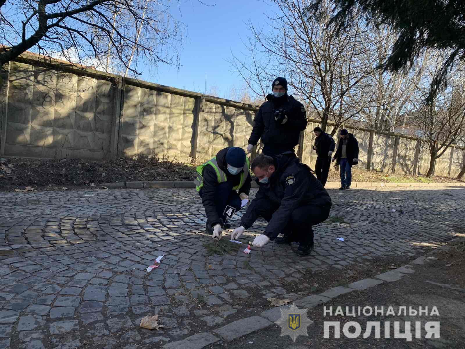 Двох людей поранено, вони у лікарні: наслідки стрілянини в Мукачеві