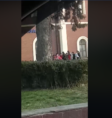 В Ужгороді серед білого дня роми накинулись на людину, — соцмережі В Ужгороді серед білого дня роми накинулись на людину, — соцмережі