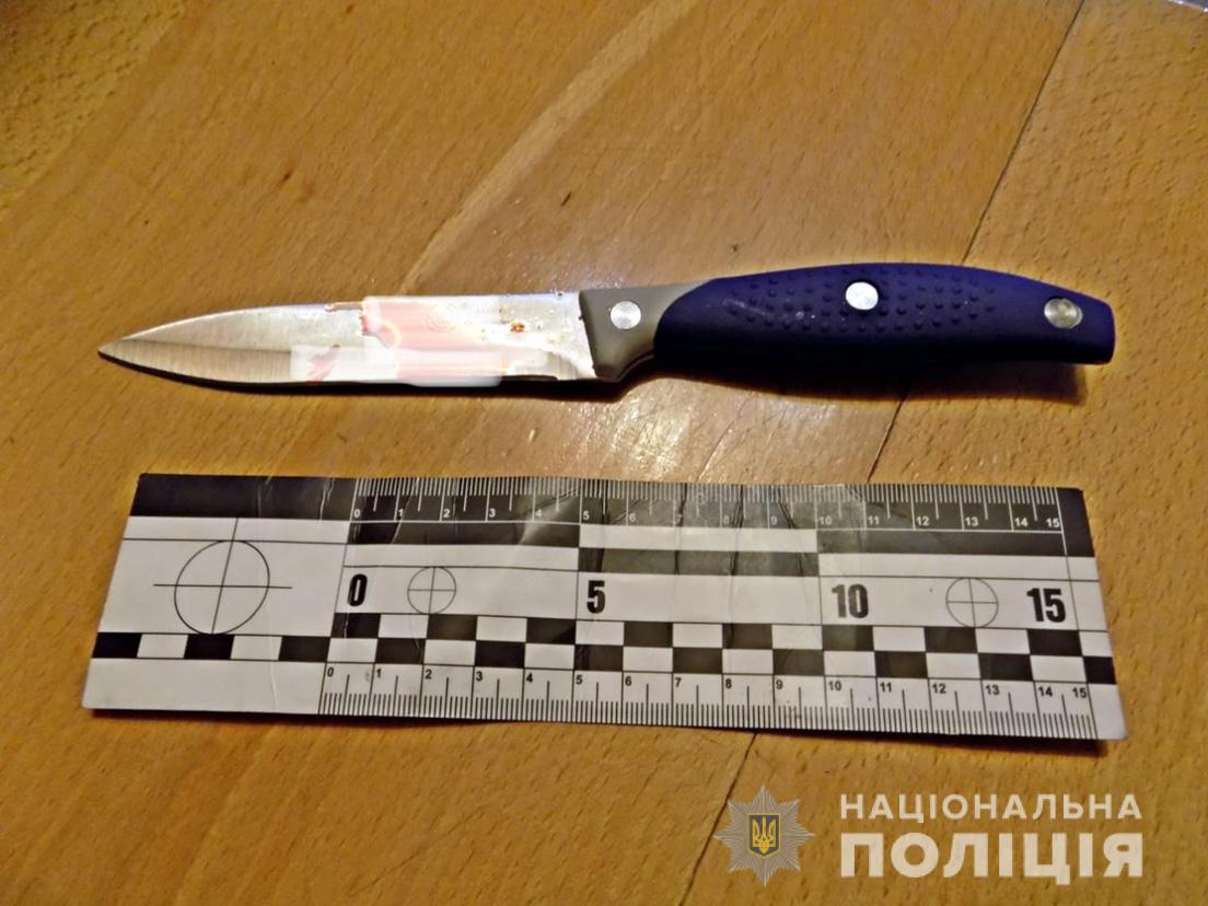 Молодого хлопця вдарили ножем у живіт Молодого хлопця вдарили ножем у живіт