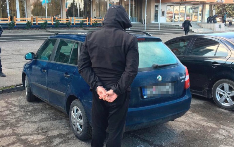 У багажнику автомобіля знайшли понад 2 кілограми метамфетаміну У багажнику автомобіля знайшли понад 2 кілограми метамфетаміну