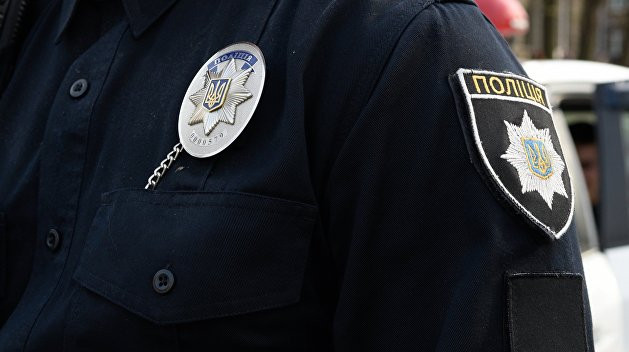 Пошкодили двері ювелірного: поліція розслідує інцидент в Ужгороді Пошкодили двері ювелірного: поліція розслідує інцидент в Ужгороді