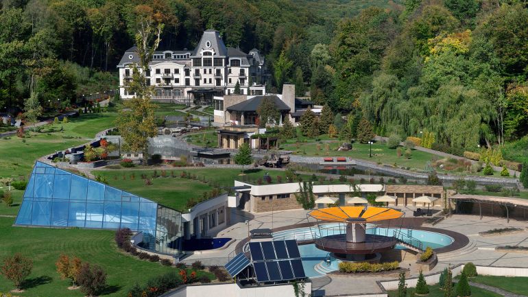 Яке шоу Періс Хілтон буде знімати на Закарпатті: перші дані Яке шоу Періс Хілтон буде знімати на Закарпатті: перші дані