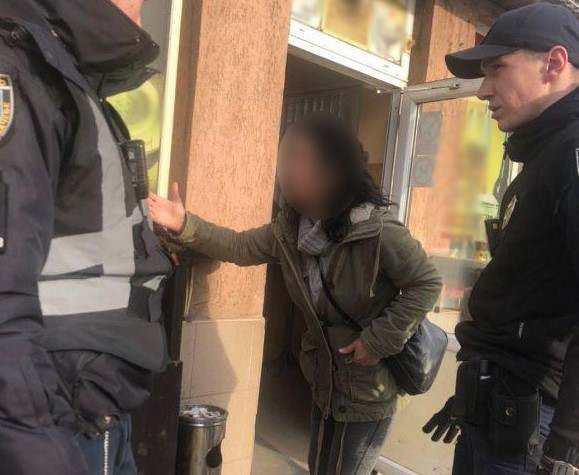 В Ужгороді жінка вкрала у чоловіка гаманець В Ужгороді жінка вкрала у чоловіка гаманець