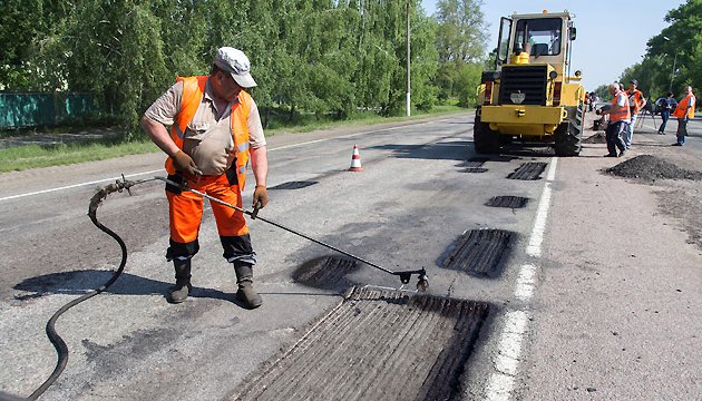 Зарплата від 18 до 30 тисяч гривень: "Укравтодор" обіцяє покращити умови праці своїм працівникам Зарплата від 18 до 30 тисяч гривень: "Укравтодор" обіцяє покращити умови праці своїм працівникам