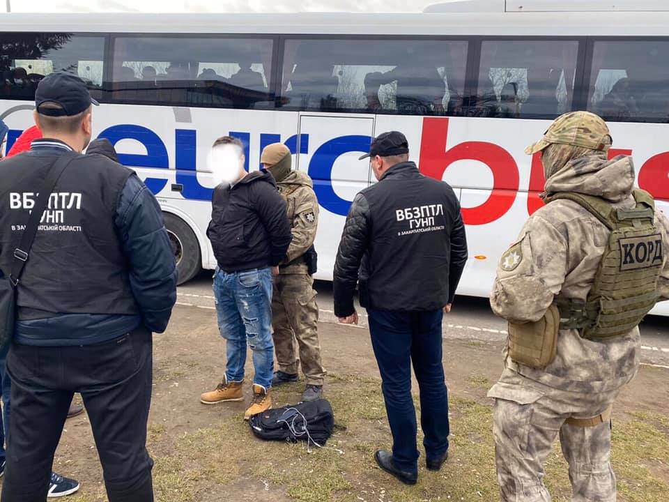 Затримано чоловіка, який вербував та продавав дівчат за кордон Затримано чоловіка, який вербував та продавав дівчат за кордон