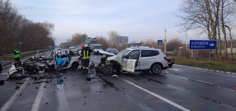 Вчора у моторошній аварії загинули закарпатці: оприлюднено нові подробиці Вчора у моторошній аварії в селі Конюхів загинули закарпатці: оприлюднено нові подробиці автотрощі на Львівщині