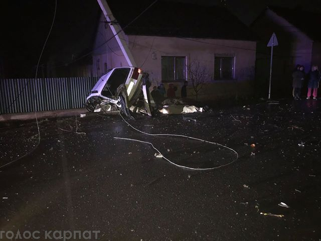 Авто від удару розірвало, одна людина загинула, двоє – у реанімації: трапилась моторошна аварія Авто від удару розірвало, одна людина загинула, двоє – у реанімації: трапилась моторошна аварія