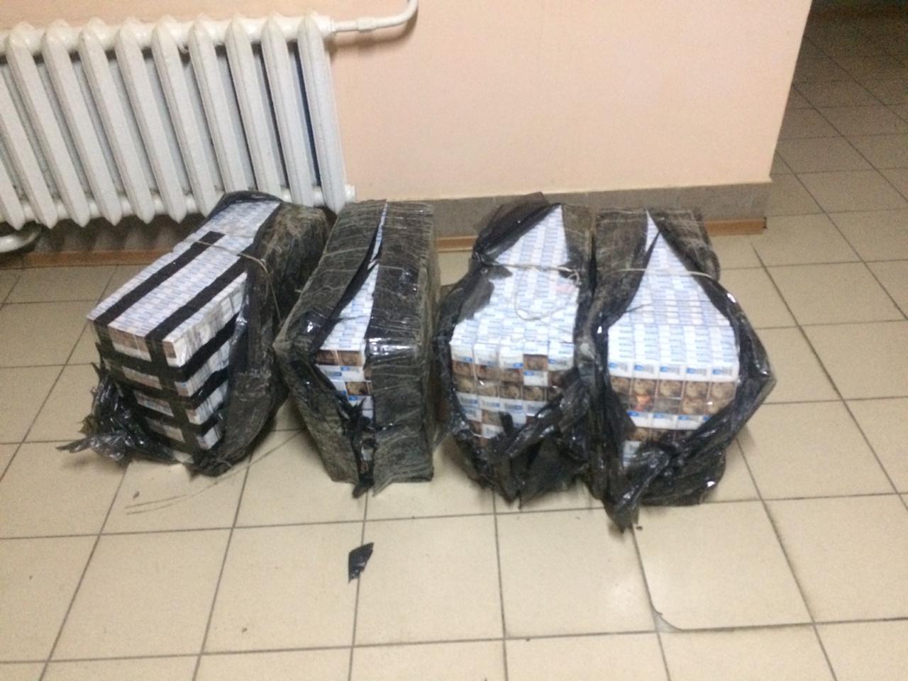 Чоловік намагався переправити до Угорщини майже 3 тисячі пачок сигарет Чоловік намагався переправити до Угорщини майже 3 тисячі пачок сигарет