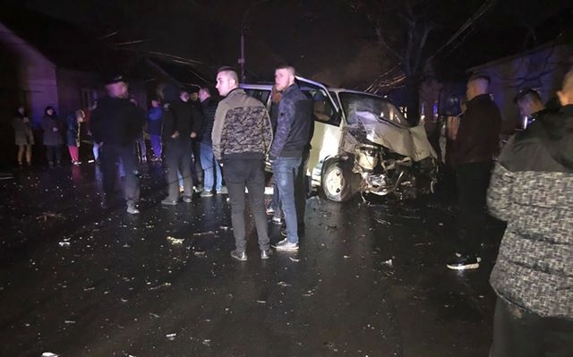 Загалом у ДТП у Виноградові постраждали 6 осіб, одна людина загинула, – рятувальники Загалом у ДТП у Виноградові постраждали 6 осіб, одна людина загинула, – рятувальники