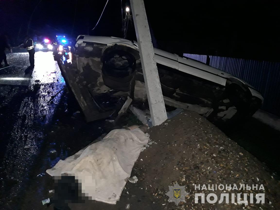 Загинув 22-річний хлопець, а дівчата віком 17 та 18 років – у лікарні Загинув 22-річний хлопець, а дівчата віком 17 та 18 років – у лікарні