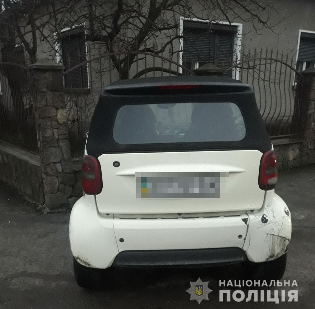 Чоловік ображав лікаря та чинив опір поліцейським, а перед цим скоїв ДТП та втік з місця аварії Чоловік ображав лікаря та чинив опір поліцейським, а перед цим скоїв ДТП та втік з місця аварії